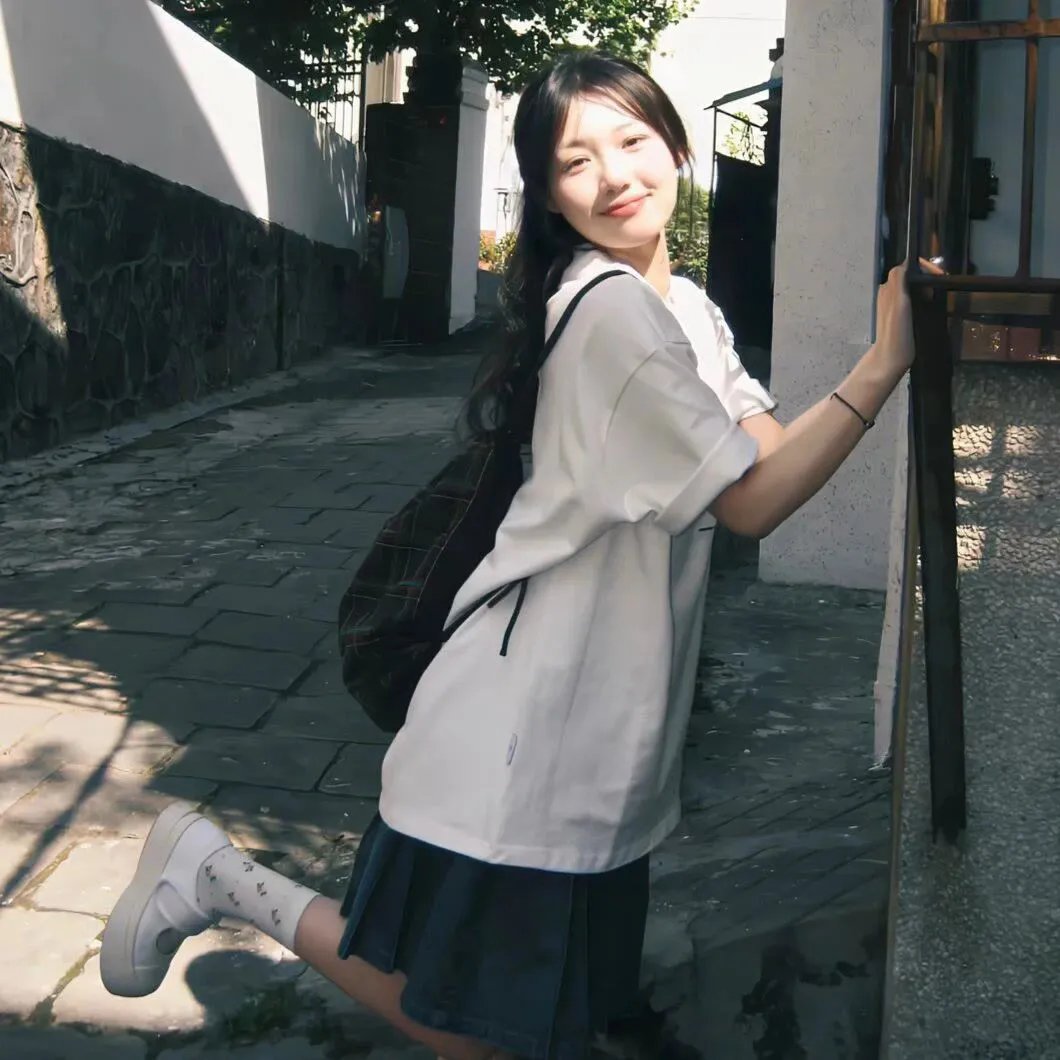 倒挂的爱丽丝